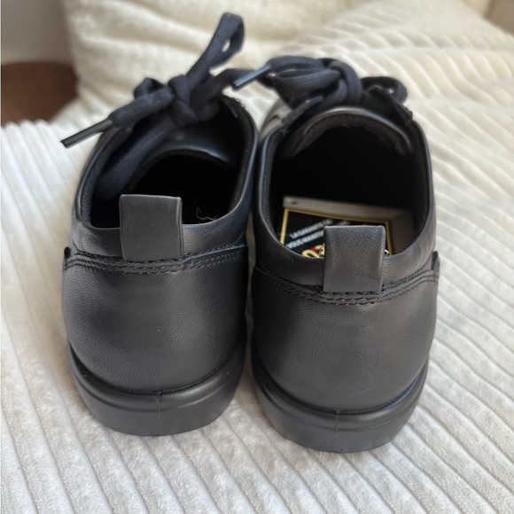 ECCO Women’s “Soft 7”
Comfortable waterproof black leather shoes. Size 38/7.5 - Picture 4 of 8